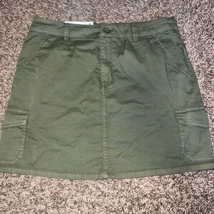 Green and khaki cargo skirt with pockets #cargo